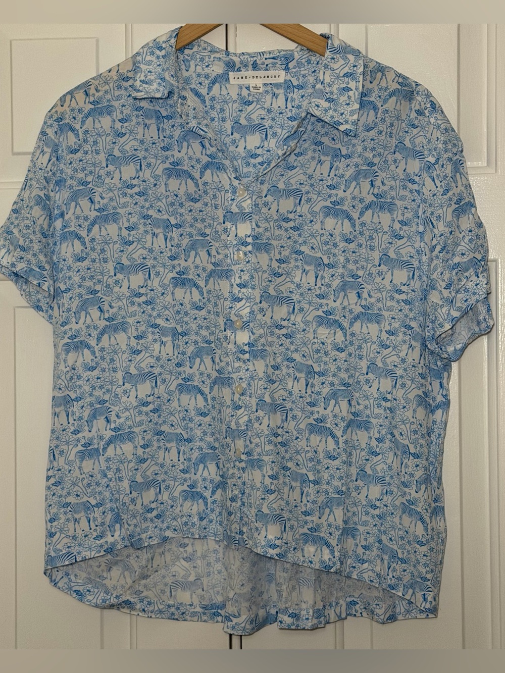 Jane + Delancey Blue Zebra Safari Print Button Up Blouse Size Large